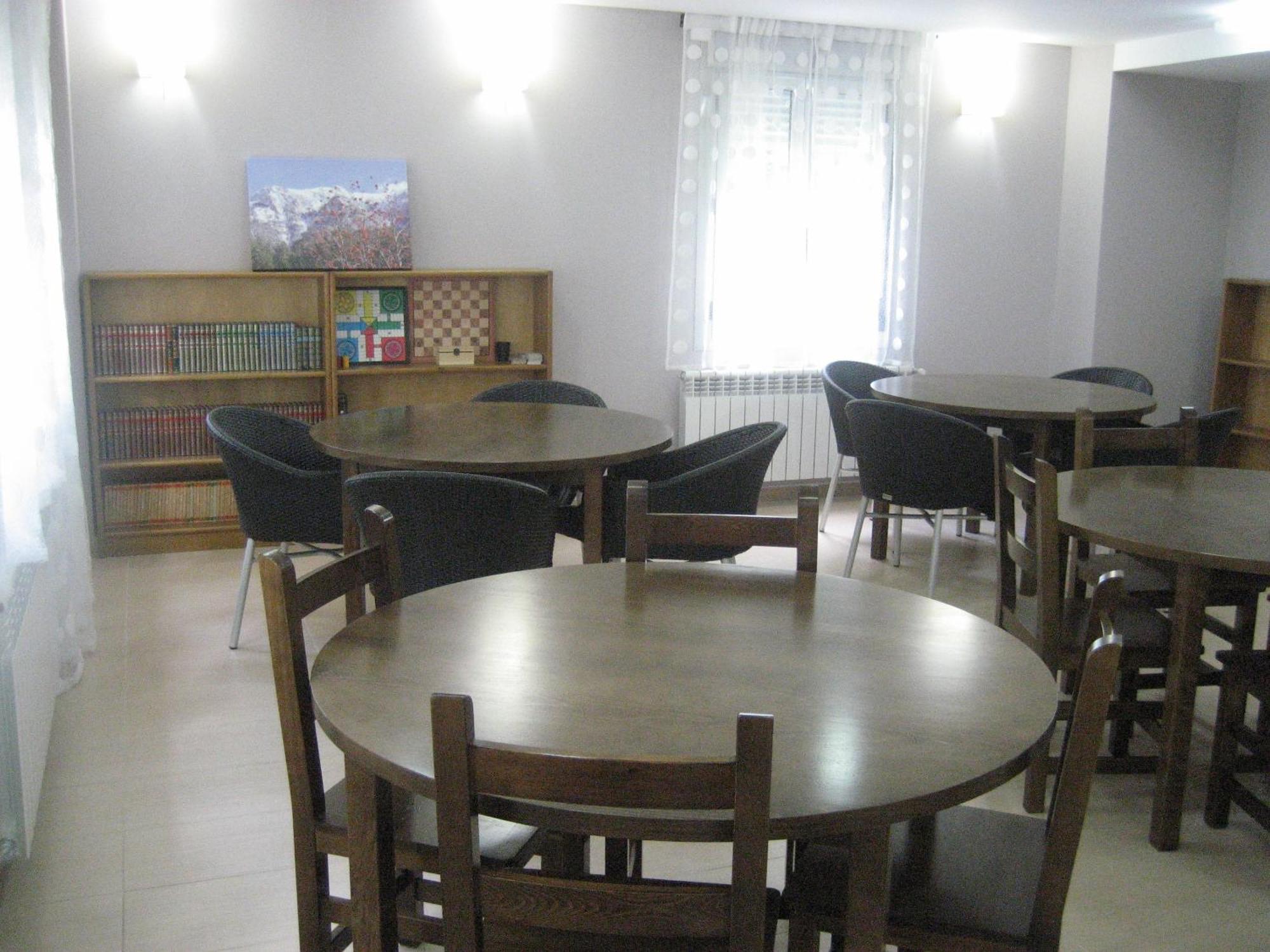 Albergue Turistico Rio Aragon Canfranc Exterior photo