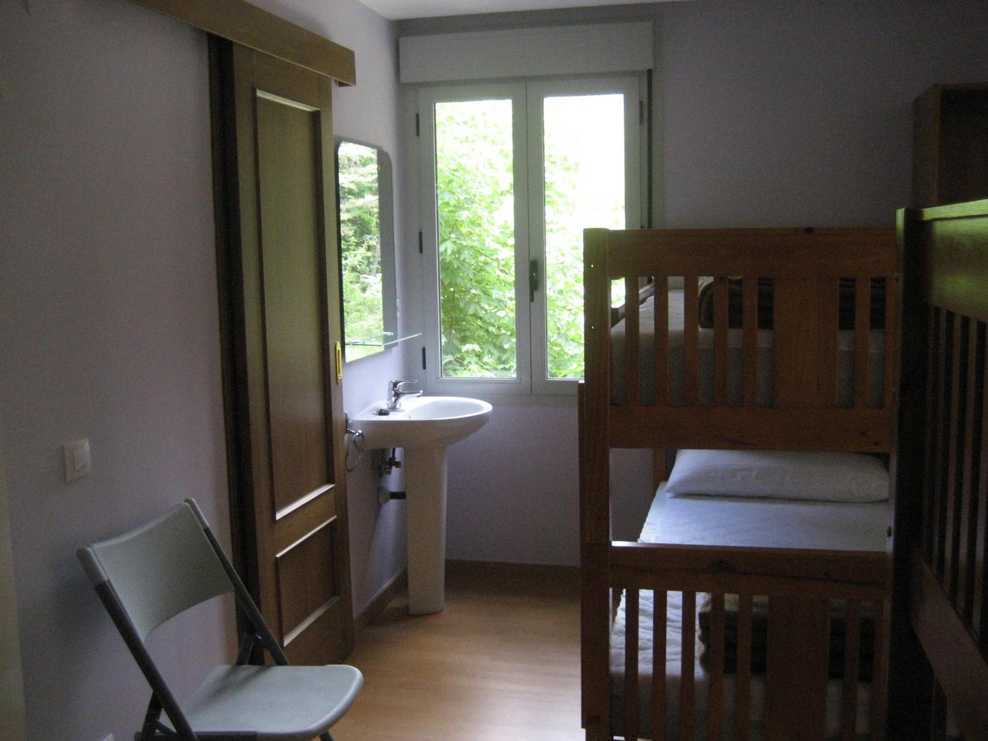 Albergue Turistico Rio Aragon Canfranc Exterior photo