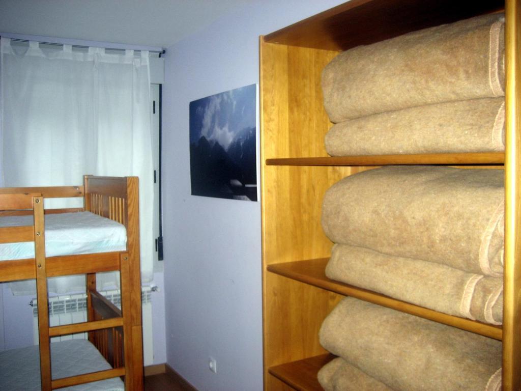 Albergue Turistico Rio Aragon Canfranc Room photo